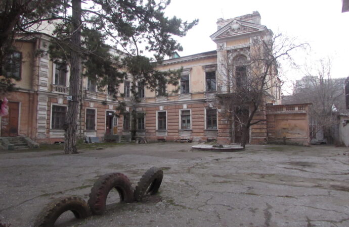 В Одессе ради отеля собираются снести особняк Менделевича: каким его запомнят горожане (фото)