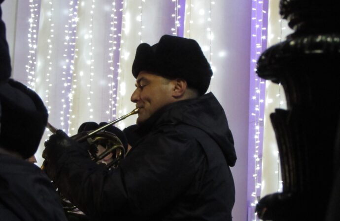 «Щедрование» в Одессе: нацгвардейцы под аккомпанемент оркестра исполняли праздничные песни