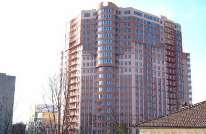 В Одессе жильцам 22-этажного здания отключили лифты