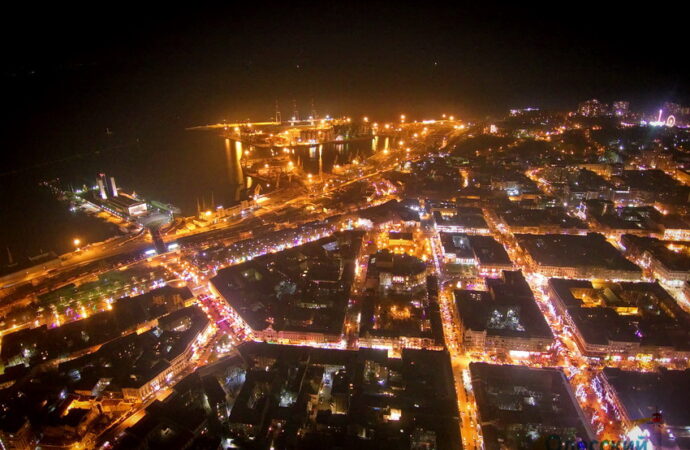 В сети показали снимки вечерней Одессы в огнях с высоты птичьего полета (фото)