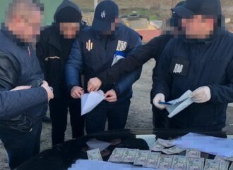 Від 50 до 500 доларів за розмитнення: на Одещині СБУ викрила корупційну схему