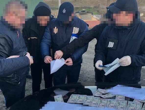 Від 50 до 500 доларів за розмитнення: на Одещині СБУ викрила корупційну схему