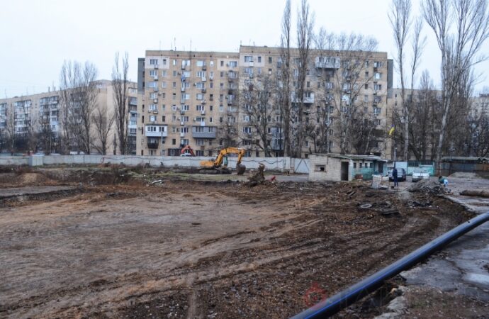 Стройка на проспекте Глушко в Одессе может возобновиться: суд временно снял арест с высотки