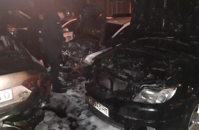 Ночью в Одессе вновь горели автомобили
