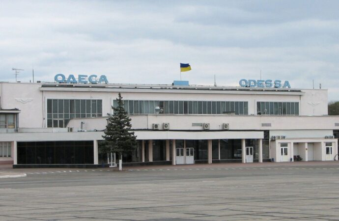Міжнародний аеропорт Одеса не буде обслуговувати рейси майже пів дня