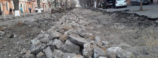 Разыскиваются плиты с улицы Софиевской: одесские чиновники не знают, где они хранятся