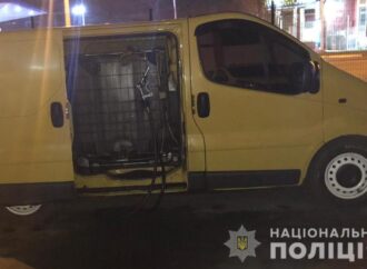 В Одесі чоловік переобладнав своє авто під пересувну АЗС (фото)