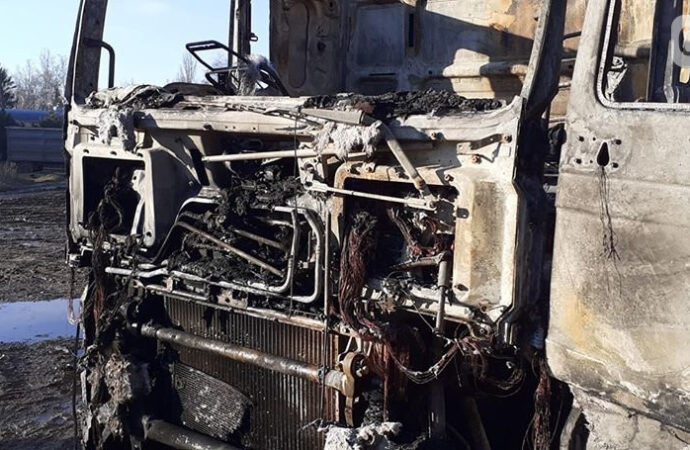 Под Одессой пылал грузовик с семечками: есть жертвы (фото)