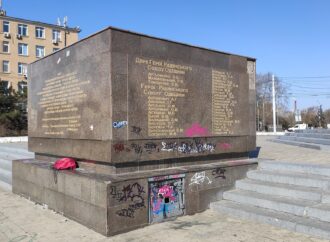 В Одессе испортили мемориал в честь освобождения города (фото)