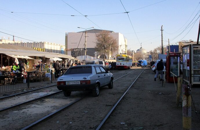 Из-за ремонта улицы у “Привоза” в Одессе изменят маршрут два трамвая и несколько автобусов