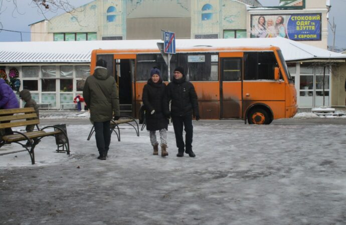 Тут песок — там ледок: ситуация с уличной «проходимостью» в центре Одессы (фото)