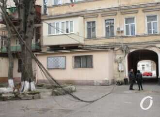 Фасады одесских домов очистят от проводов