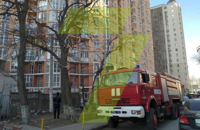 Пожар в Одессе: возгорание произошло в многоэтажке в Аркадии (обновлено)