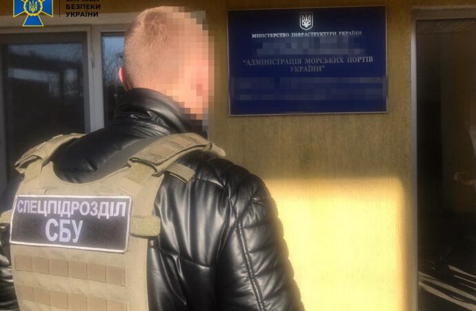 Державні збитки у великих розмірах: у приміщеннях Одеського морпорту та АМПУ провели обшуки