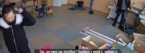 Скандал с одесскими полицейскими: следователи во время обыска воровали мелкие вещи (видео)
