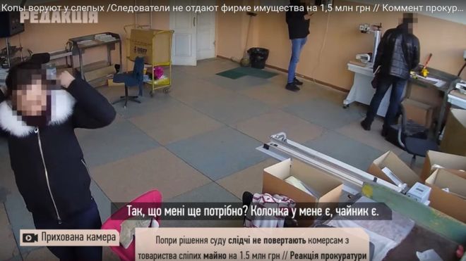 Скандал с одесскими полицейскими: следователи во время обыска воровали мелкие вещи (видео)