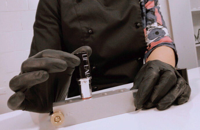 создание индивидуальной помады с «LIP LAB»