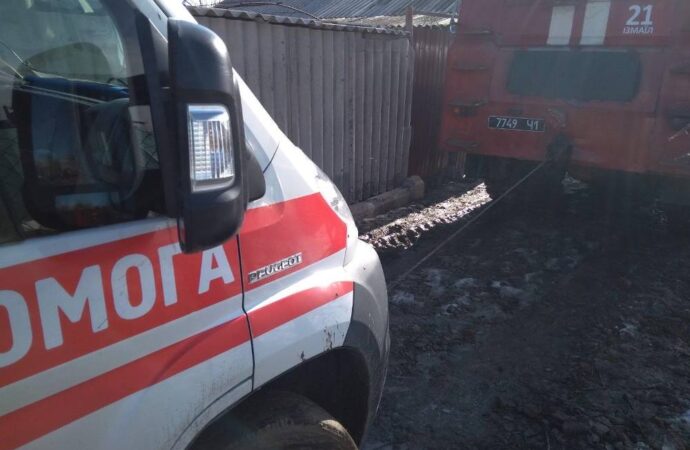 Две машины скорой помощи застряли на бездорожье в Одесской области
