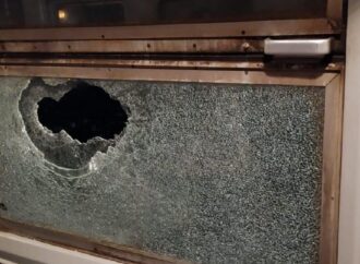 Розбите вікно у вагоні: поїзд Одеса — Київ під час руху невідомі закидали камінням