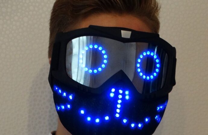 Юный одессит придумал маски, которые светятся и моргают: их продают за границей (фото)
