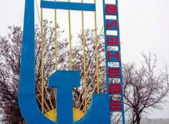 Почти декоммунизировались: село в Одесской области убрало часть советской символики
