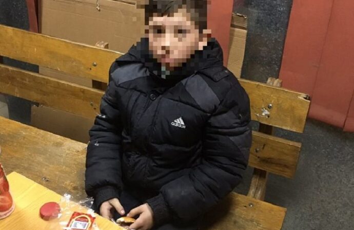 В Одесі на 7 поверсі багатоповерхівки знайшли 13-річного хлопчика
