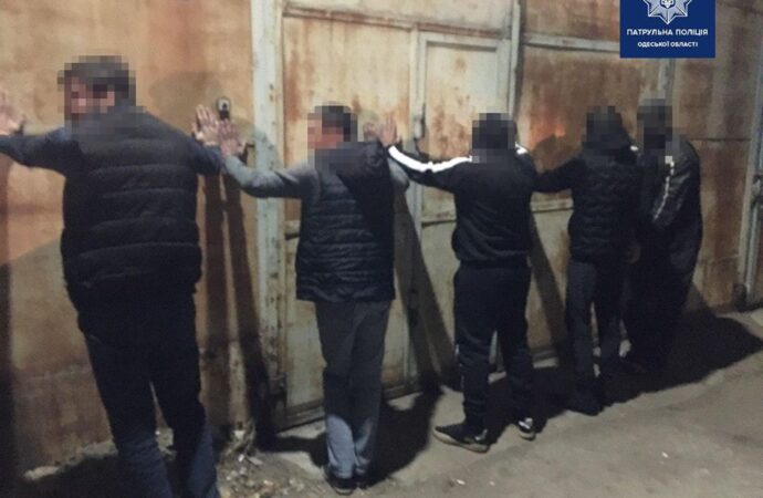 В Одесі п’ятеро зловмисників під виглядом покупців викрали автомобіль у чоловіка, який намагався його продати