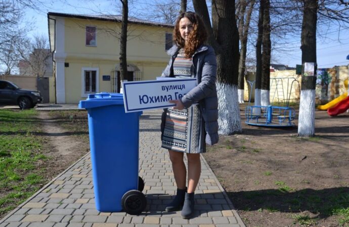 В Одесі жителі приватного сектора отримали індивідуальні сміттєві баки (фото)