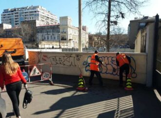 В Одессе снова отмывали мост Коцебу от творений «живописцев»-вандалов