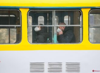 У першу чергу — на роботу: в Одесі громадський транспорт перевели на спеціальний режим роботи