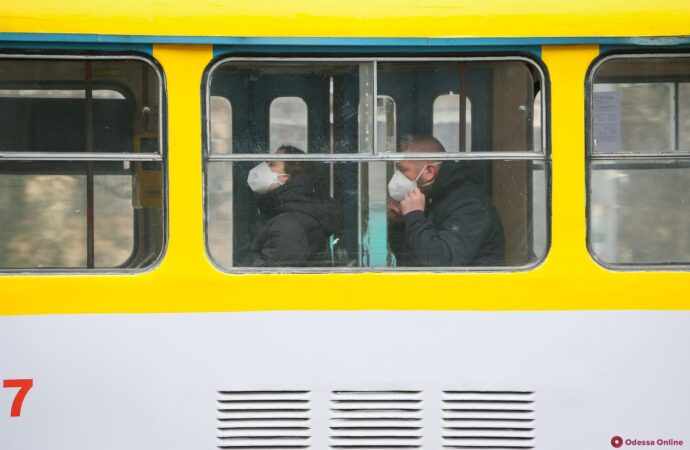 У першу чергу — на роботу: в Одесі громадський транспорт перевели на спеціальний режим роботи