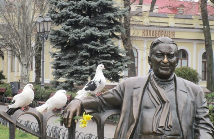 Юбилей Утесова в Одессе: очень «тихо», но с цветами