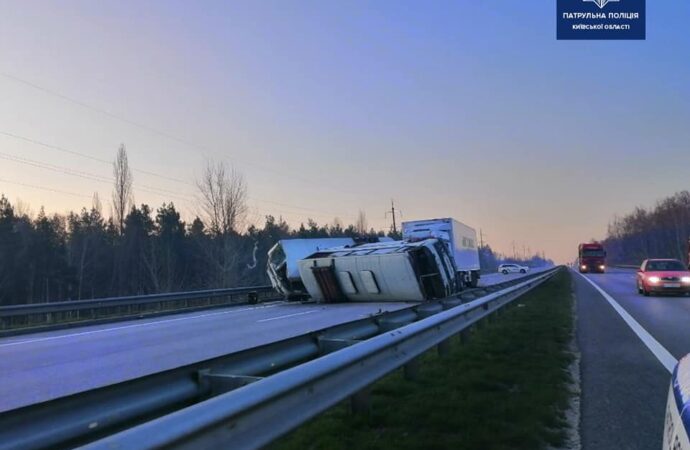 Масштабная авария на трассе Одесса-Киев: грузовик врезался в автобусы