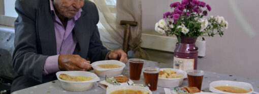 Опасаются коронавируса: в Одессе временно отменят благотворительные обеды для пенсионеров