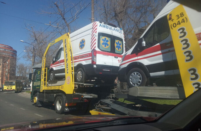В Одессу доставили партию машин скорой помощи (фото)
