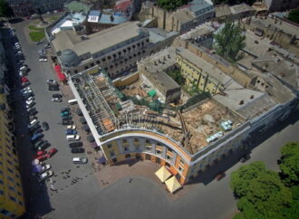 Памятник архитектуры на Приморском бульваре фактически уничтожают