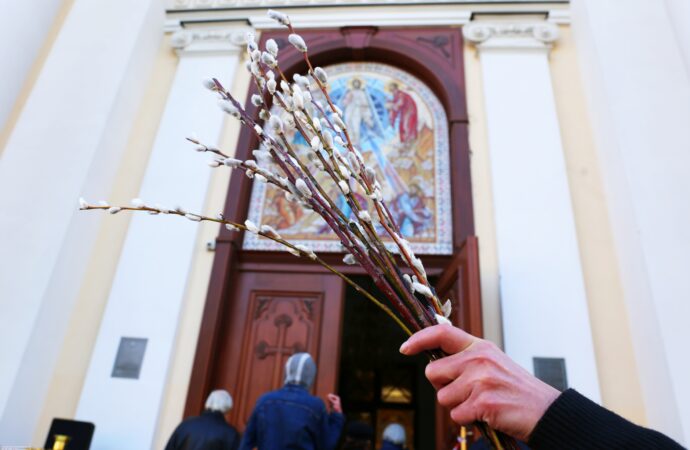 Карантину вопреки: прихожане в Одессе массово посетили храмы в вербное воскресенье (фото)