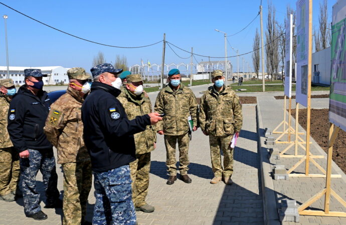 Міністр оборони проінспектував військове містечко під Одесою (фото)