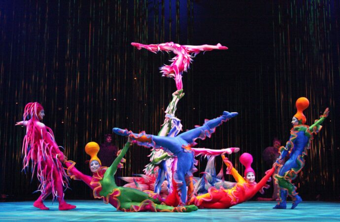 Cirque du Soleil виклав у мережі запис своєї вистави, щоб розважити людей під час карантину (відео)