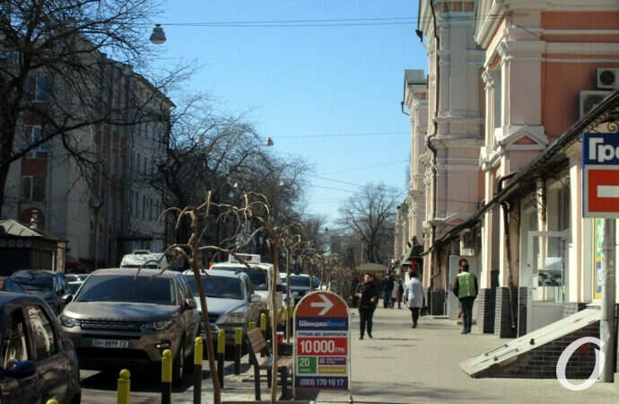 Улицы Одессы: «на усиленном карантинном режиме» (фото)