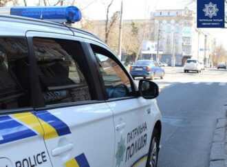 Каміння рикошетом потрапило у голову: в Одесі патрульні врятували 6-річного хлопчика