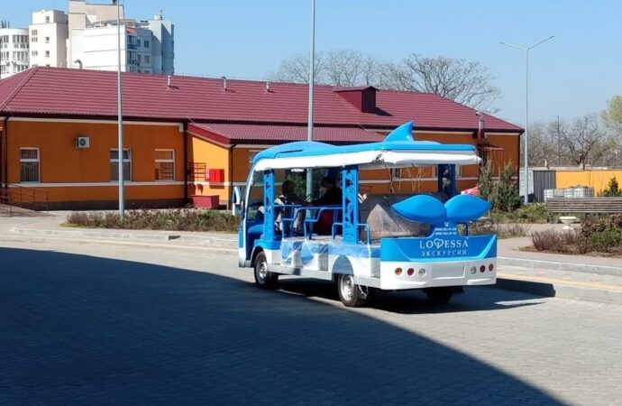 В Одессе предприниматель предоставил экскурсионное авто городской инфекционке (фото)