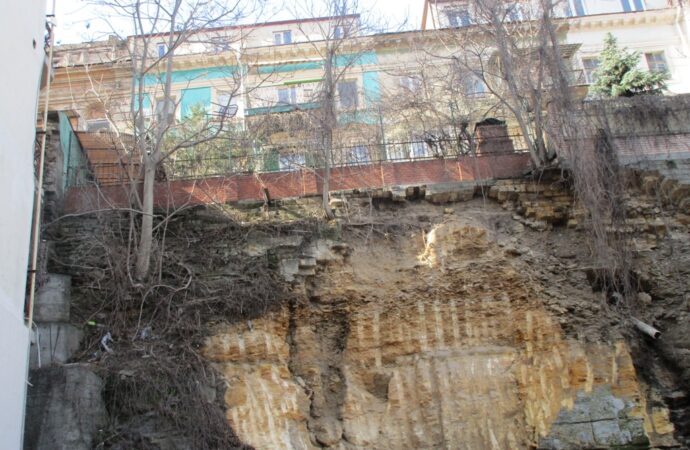 У фирмы, резавшей склон в центре Одессы, отсудили право собственности на землю под стройку