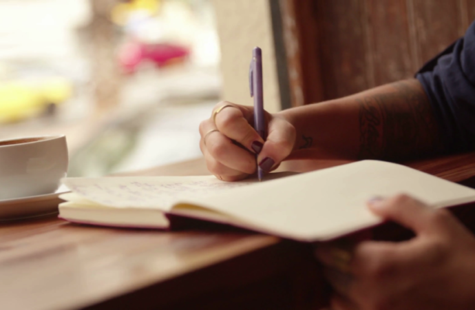 Избавляемся от стресса: снять напряжение в изоляции помогут письменные практики