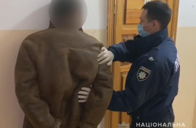 В Одесі чоловік під дією наркотиків влаштував різанину у гаражному масиві (відео)