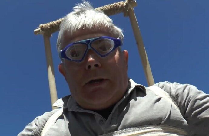 Стрибок без парашута: директор Одеського зоопарку вигадав новий вид спорту (відео)
