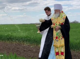 Митрополит Одеський та Ізмаїльський здійснив молебень на дощ та освятив поля (відео)