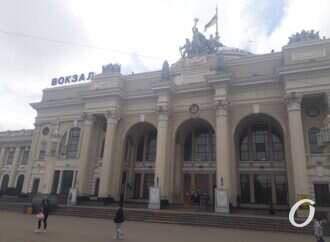 Затишшя перед бурею: Одеський залізничний вокзал напередодні запуску поїздів (фото)