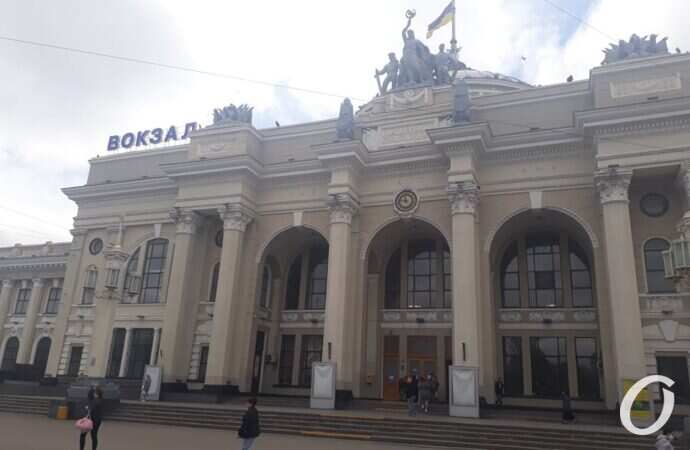 Затишшя перед бурею: Одеський залізничний вокзал напередодні запуску поїздів (фото)