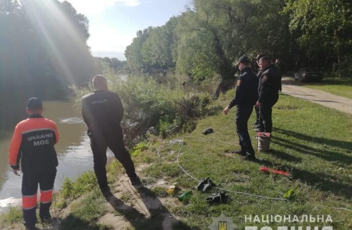 На Одещині автомобіль в’їхав у річку, є двоє загиблих